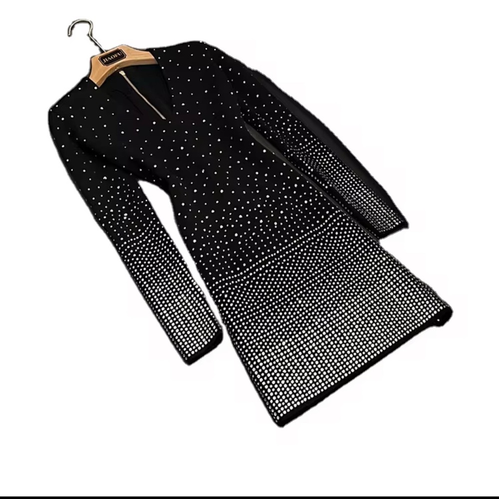 Luxurious Black Mini Evening Dress Covered in Sequins - Picture 7 of 8